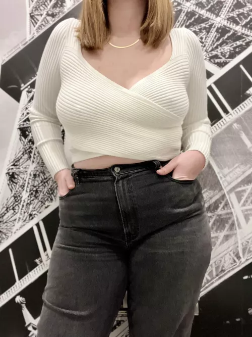 Went to the hair salon in my favorite sweater🤷🏼‍♀️💕