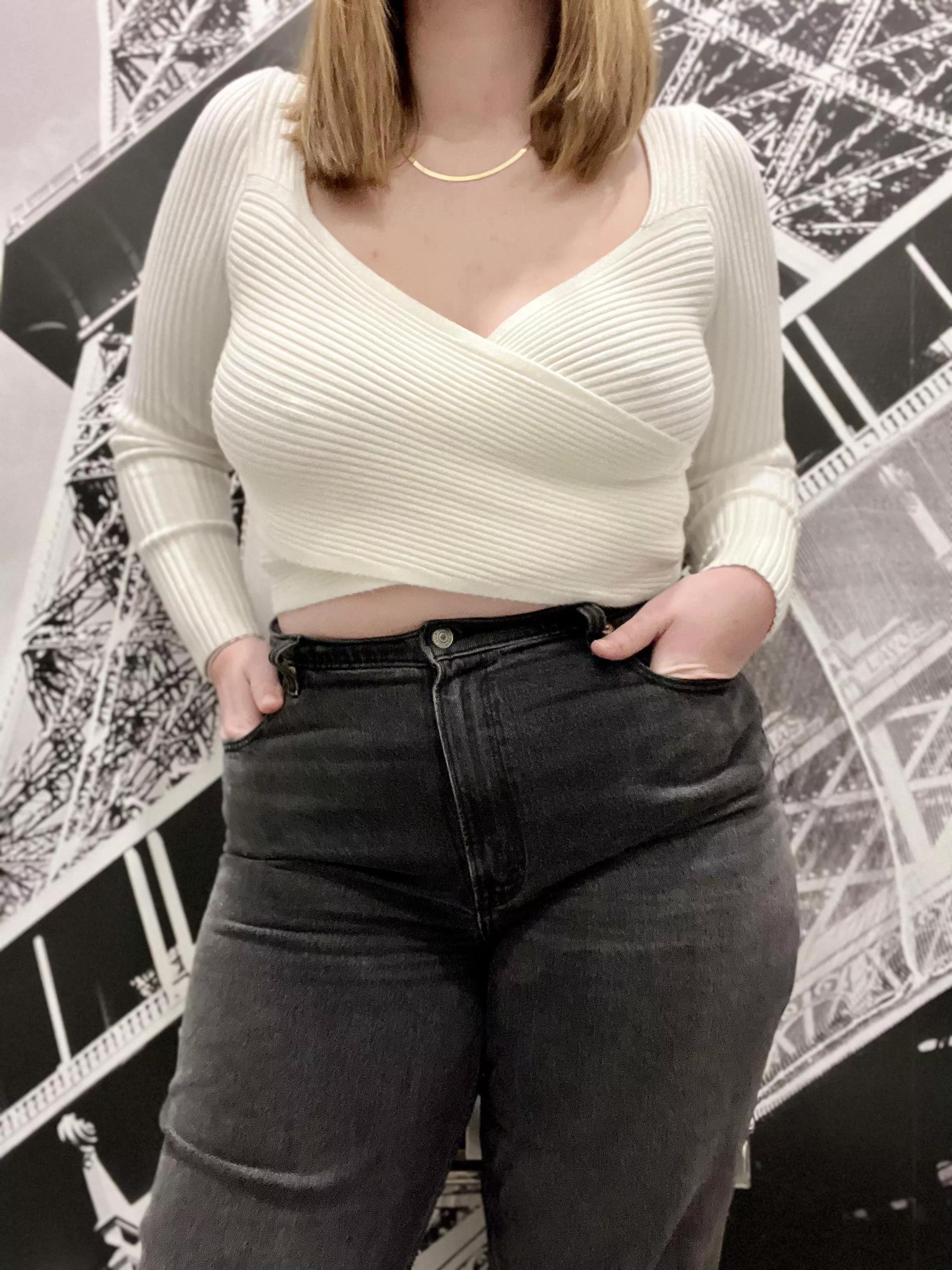 Went to the hair salon in my favorite sweater🤷🏼‍♀️💕