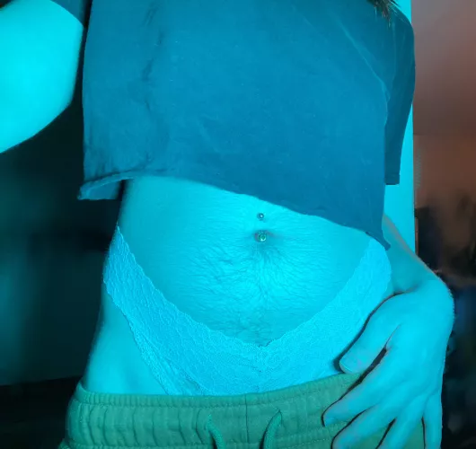 would u help me take off my shorts? 💕🥰