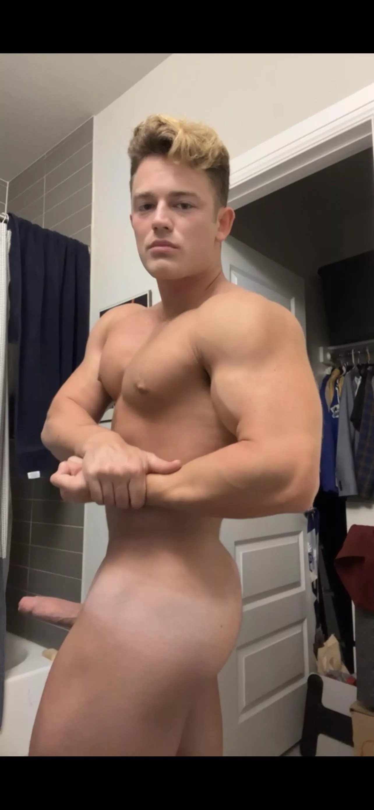 You can see all the important details in this pose😉