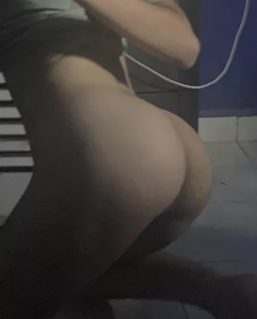 18 Bottom whit BigButt For BigDicks Over 7.5-8inch or more ONLY, send pic ;)