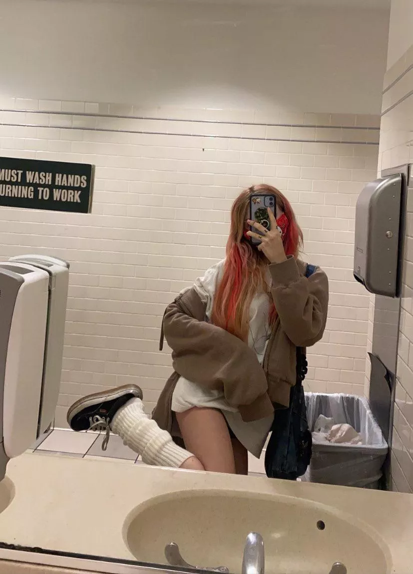 1upv=3pics in your dm 1comments=surprise 💔💓💕❤️🧡❤️