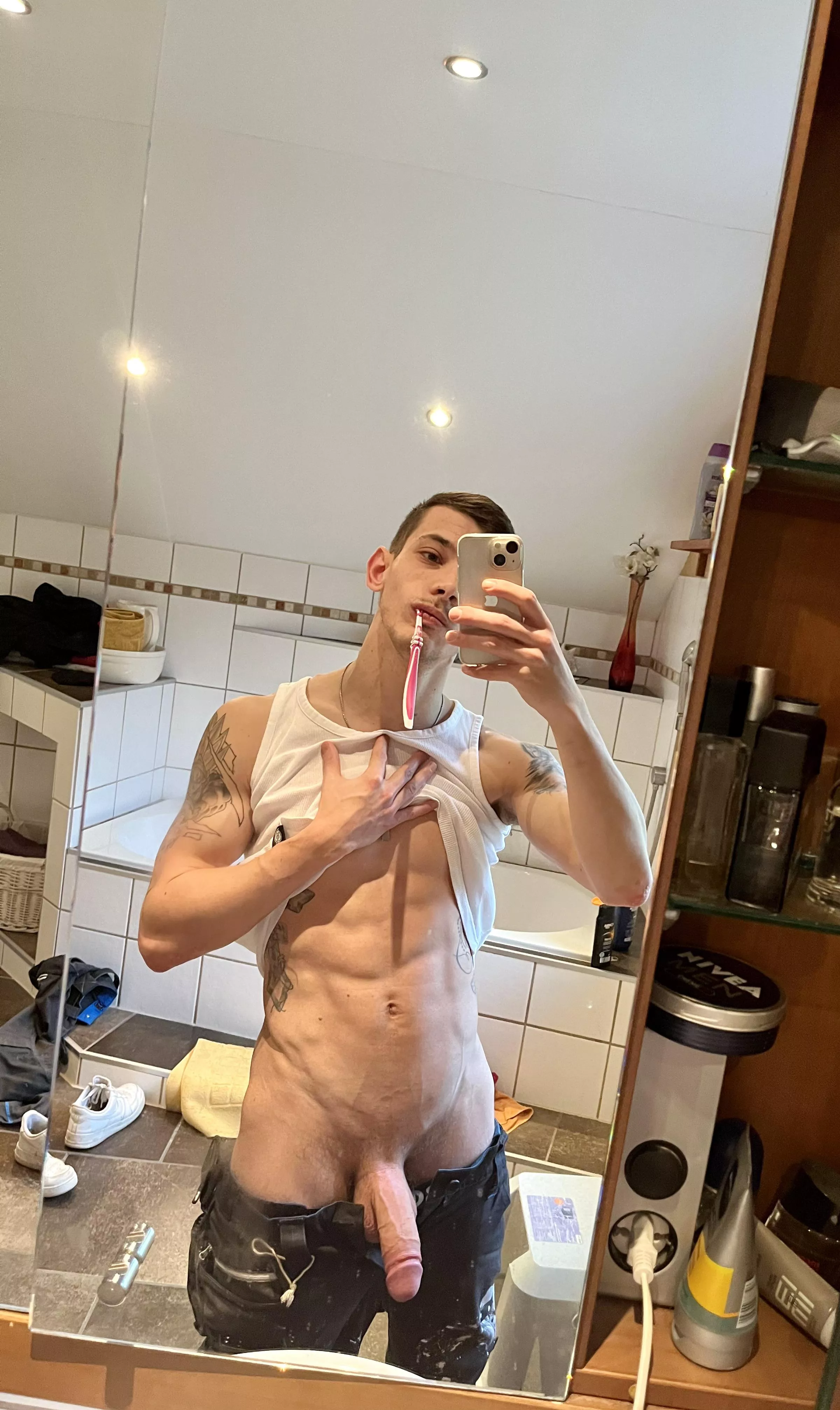 A quick selfie before i head to work