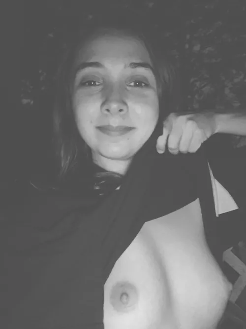 Another pic of my titties outside 🥶