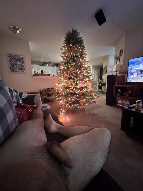 Anyone else decorate naked? 😝