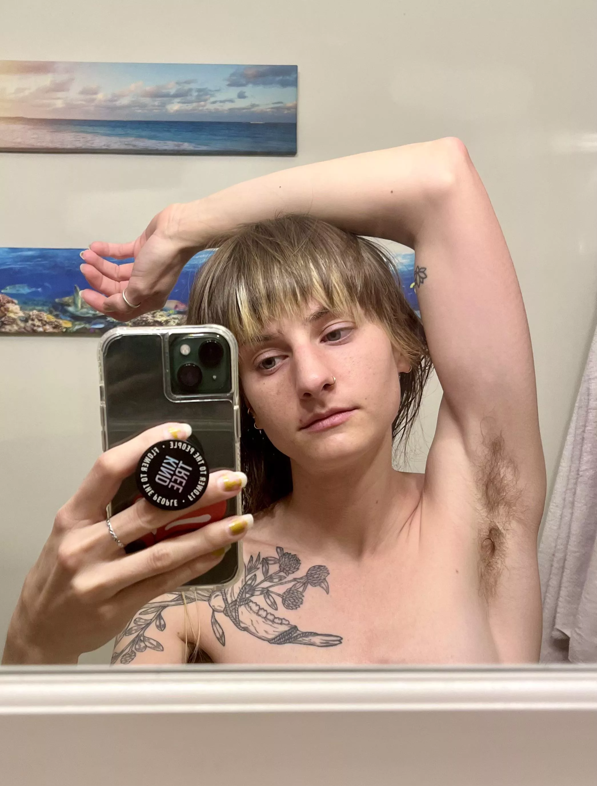 Armpit mirror selfie