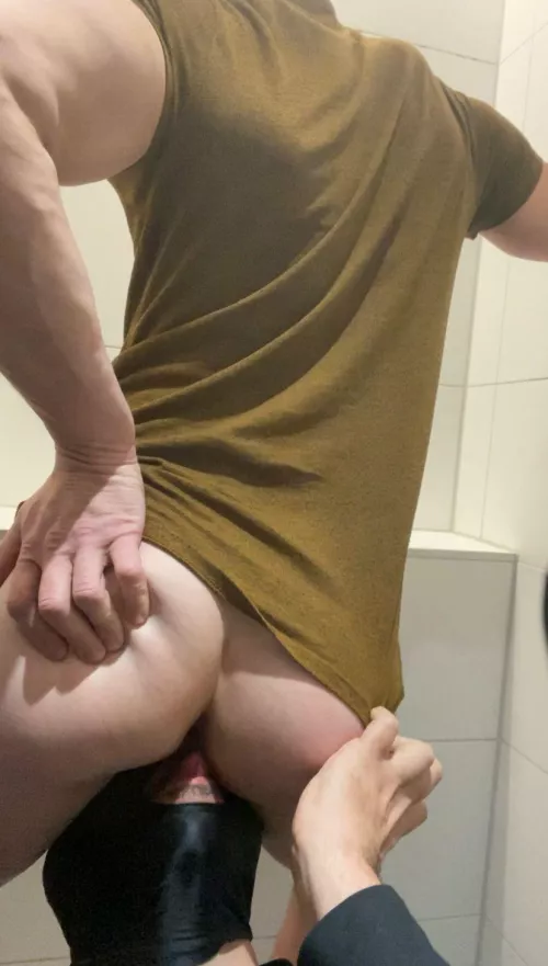 Asseating in a shopping mall. Video on my twitter.