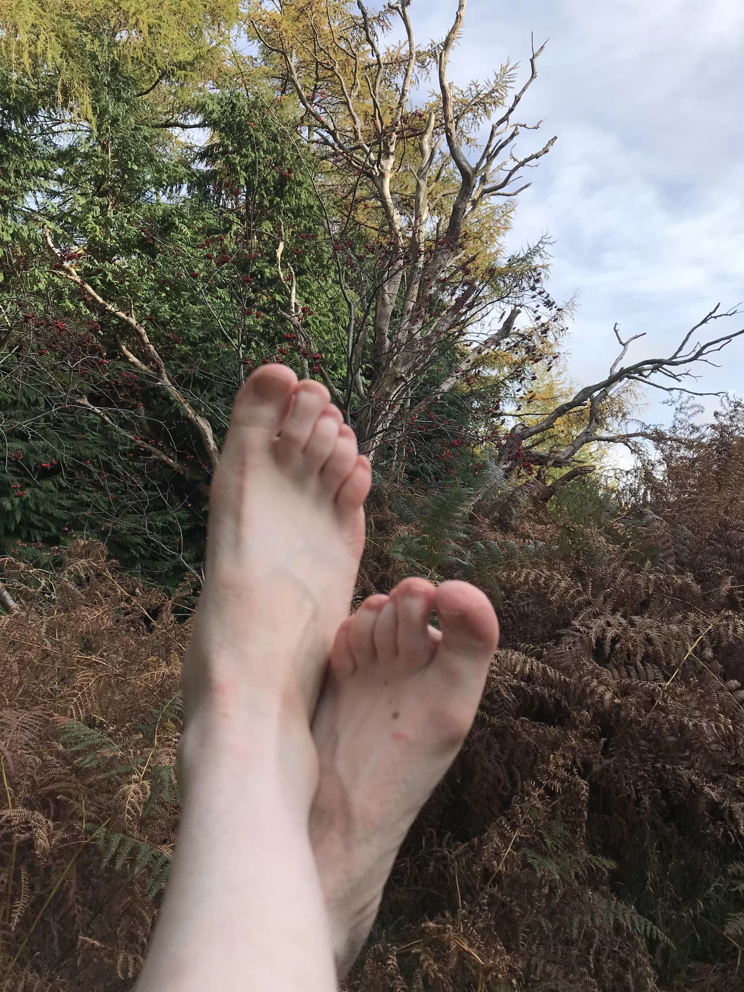 Bare feet, naked nails.