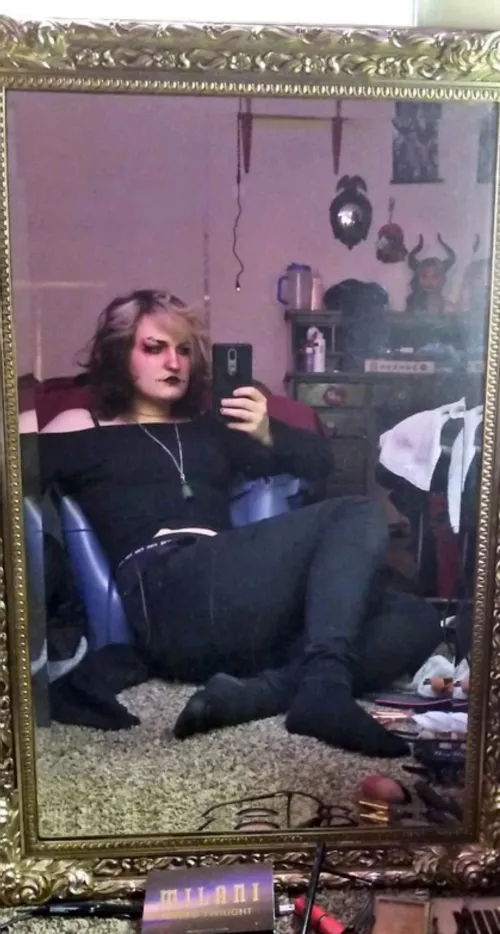 chillin and looking like an absolute villain ☠️