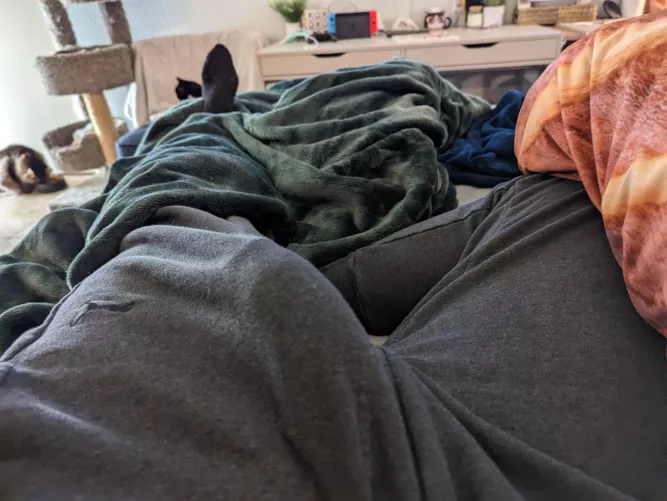 Cliche gray sweatpants post cummin at ya!