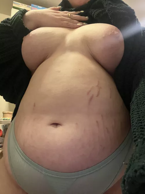 Come fuck this big bloated belly 🤤🐷