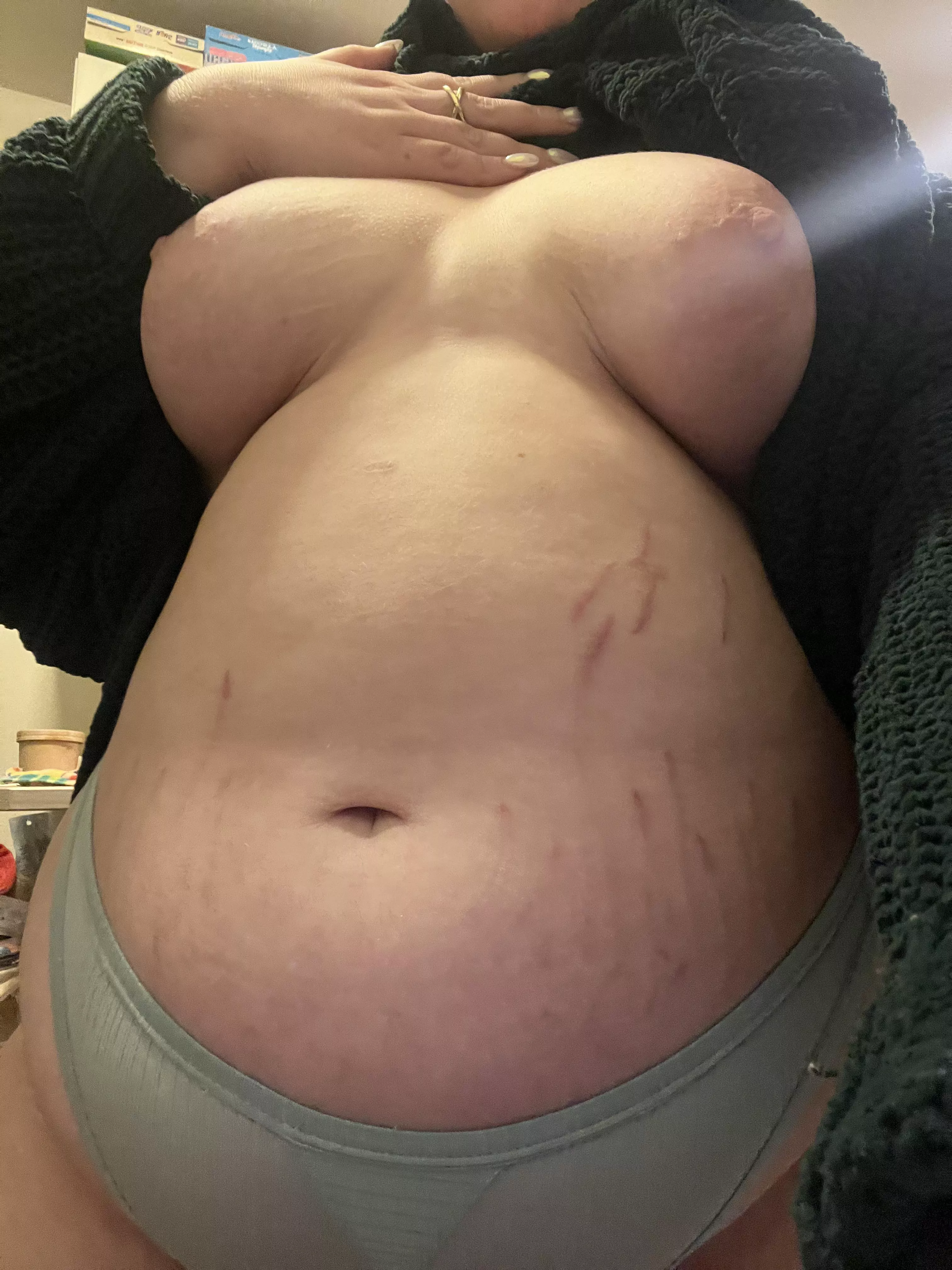 Come fuck this big bloated belly 🤤🐷