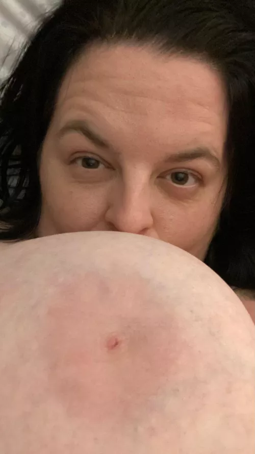 Do you think you can cover just one tit? ❤️