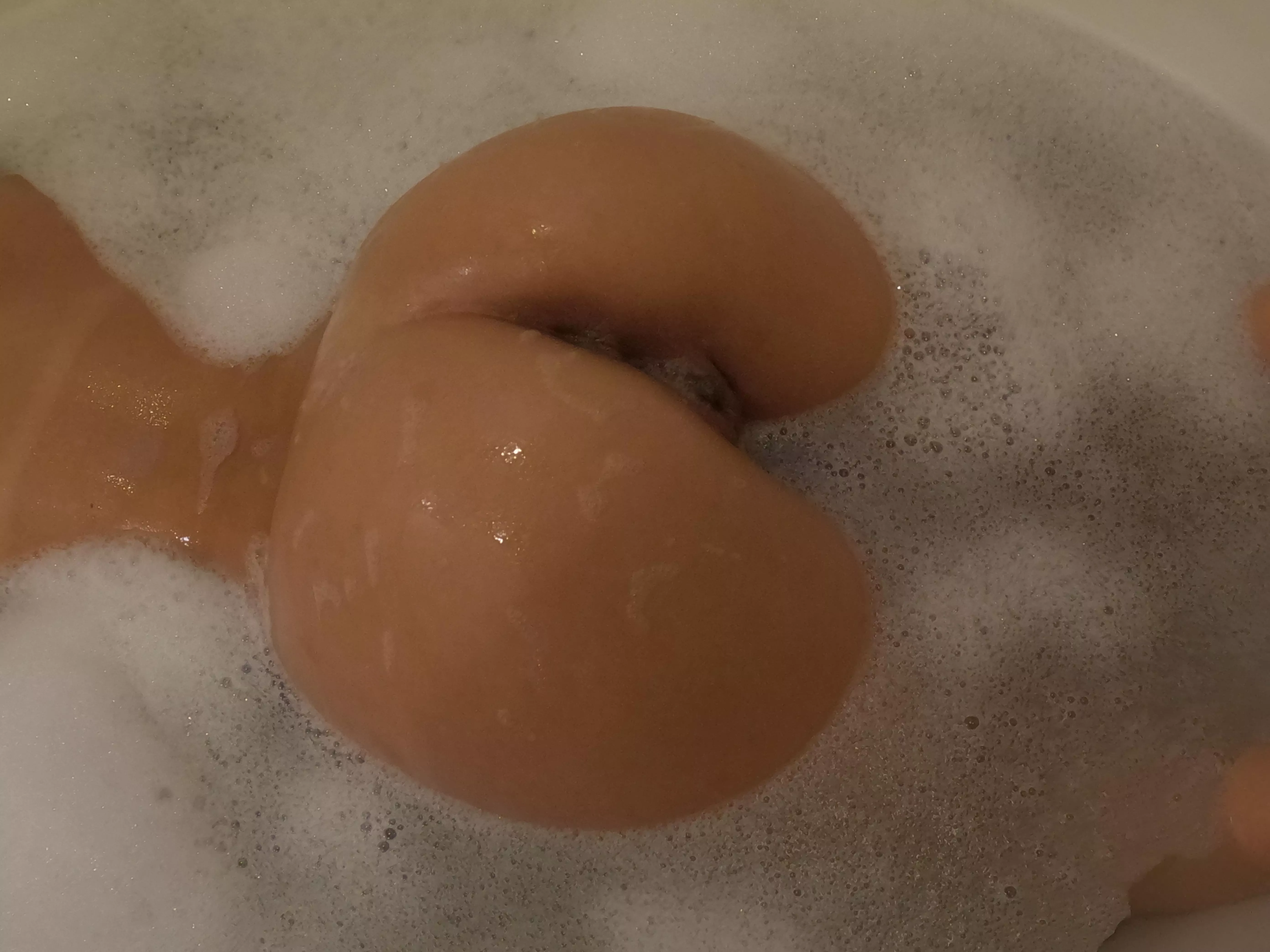 [F19] Water’s warm, come play!😘