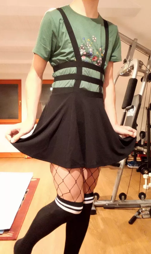 First time crossdressing >///<