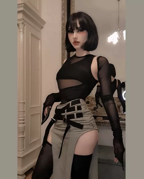 Get on your knees and worhsip this nylon goddess 👇😈