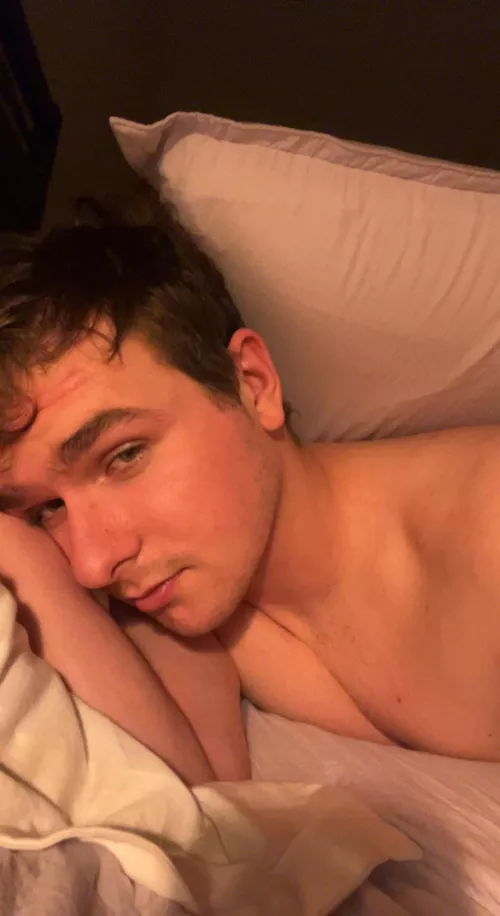 Hey everyone 23 m gaymer league Overwatch and more say hi