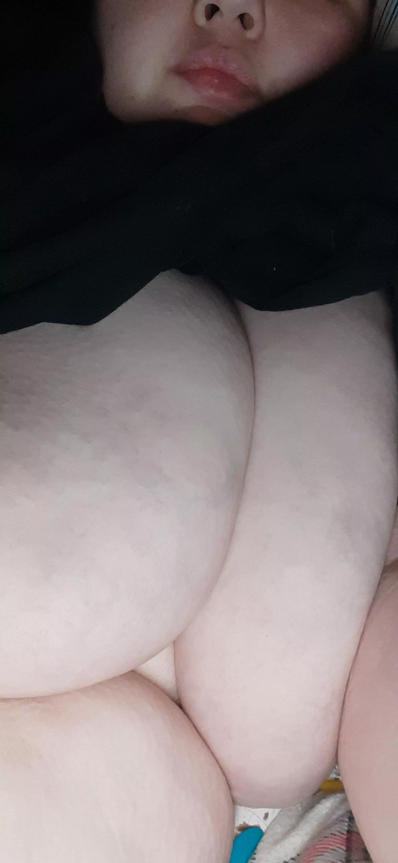 hey I'm bord cone play with me