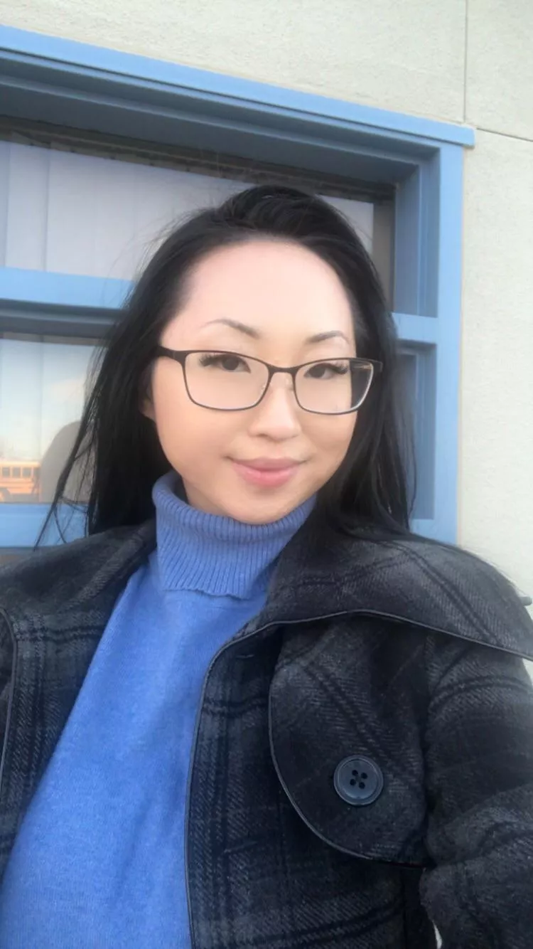 hi guys hope u had a terrific friday 💘 i worked at a middle school today lol