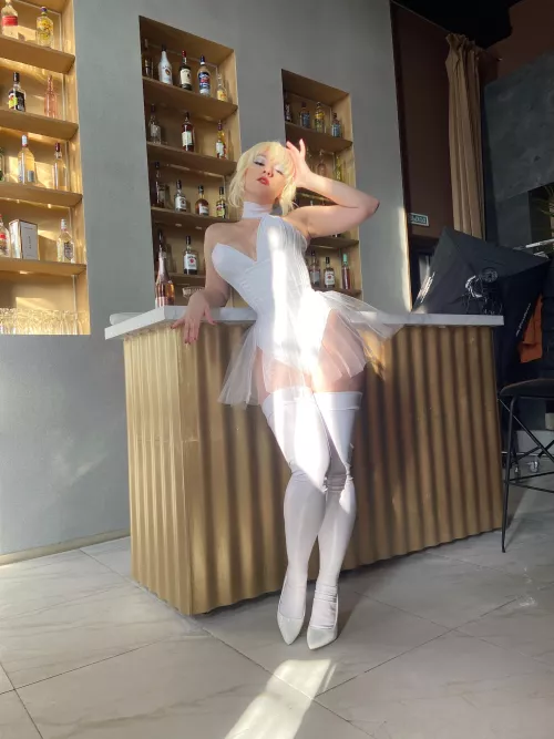 Holly Would by Zoe Volf