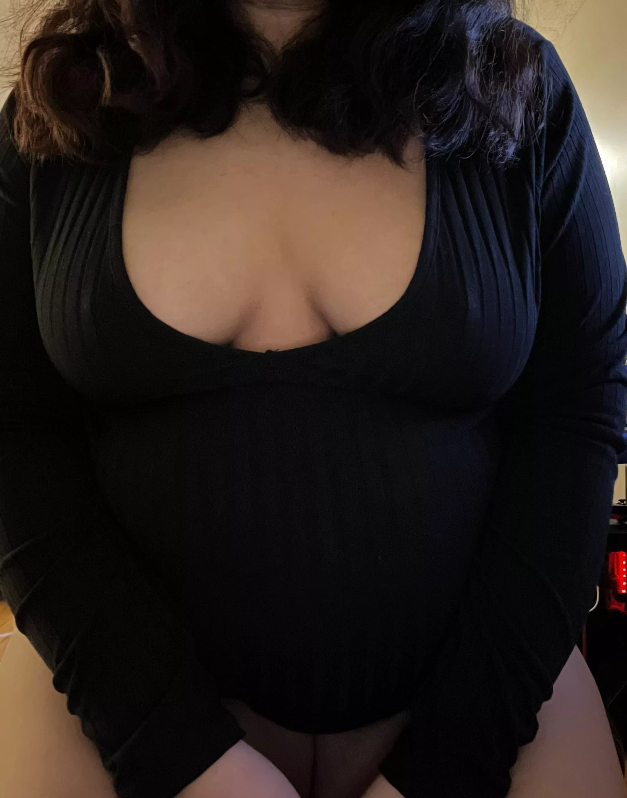 hope you don’t mind me being comfy on this friday night 😜