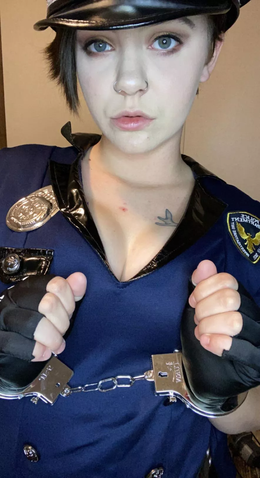 I love being cuffed 😝