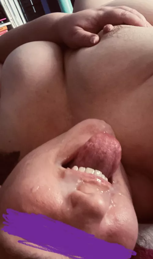 I need even more cum on my face! 😍
