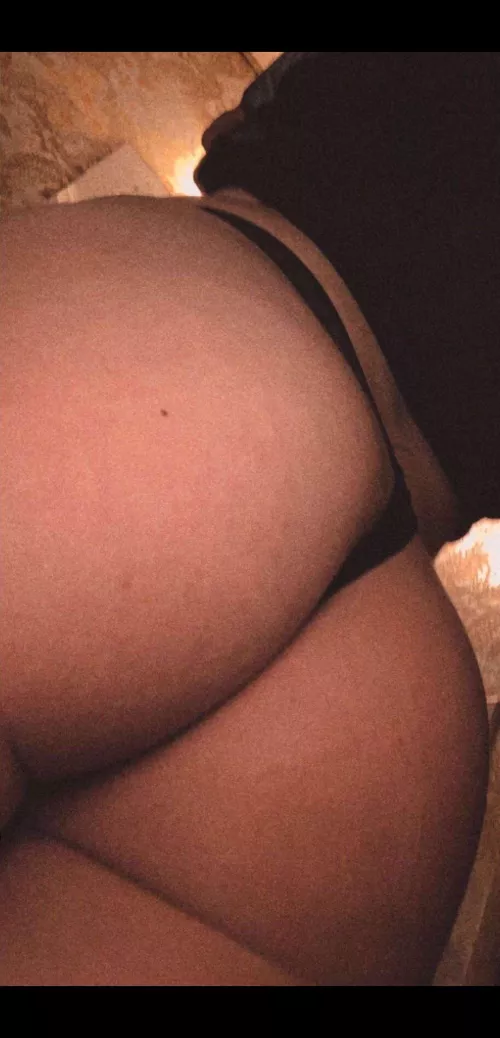 I need someone to eat my fat ass 🍑🍑💦💦