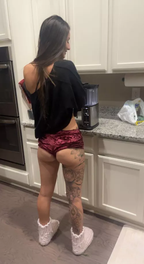 I’m just another slut brewing coffee 31F