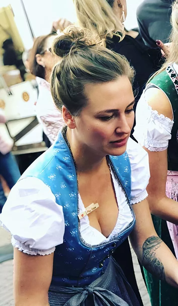 IRTR Dirndl beauty at Oktoberfest