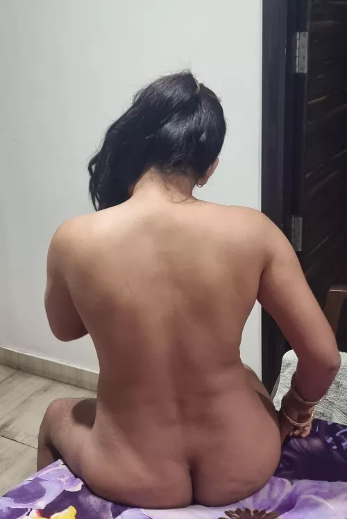 Is my back ok.. waiting for my hubby [F]