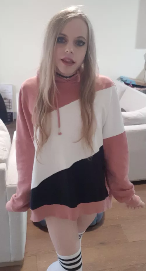 It's Friday so you're legally required to hug a femboy (pick me)