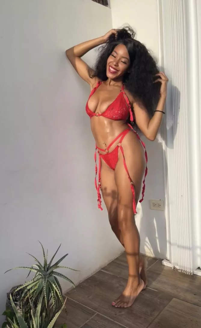 Lady in red 😈💋