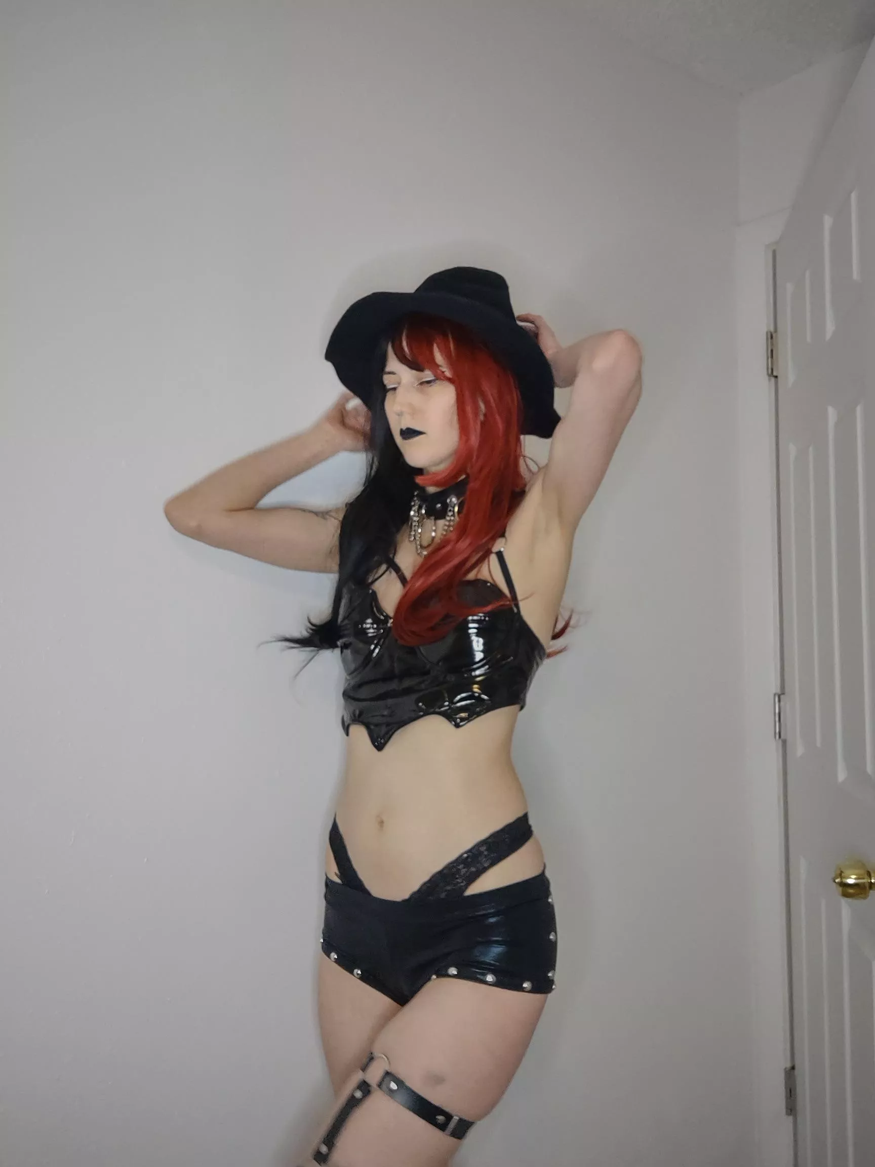 Love how my underwear sticks out the top, I feel really sexy in this outfit 😈