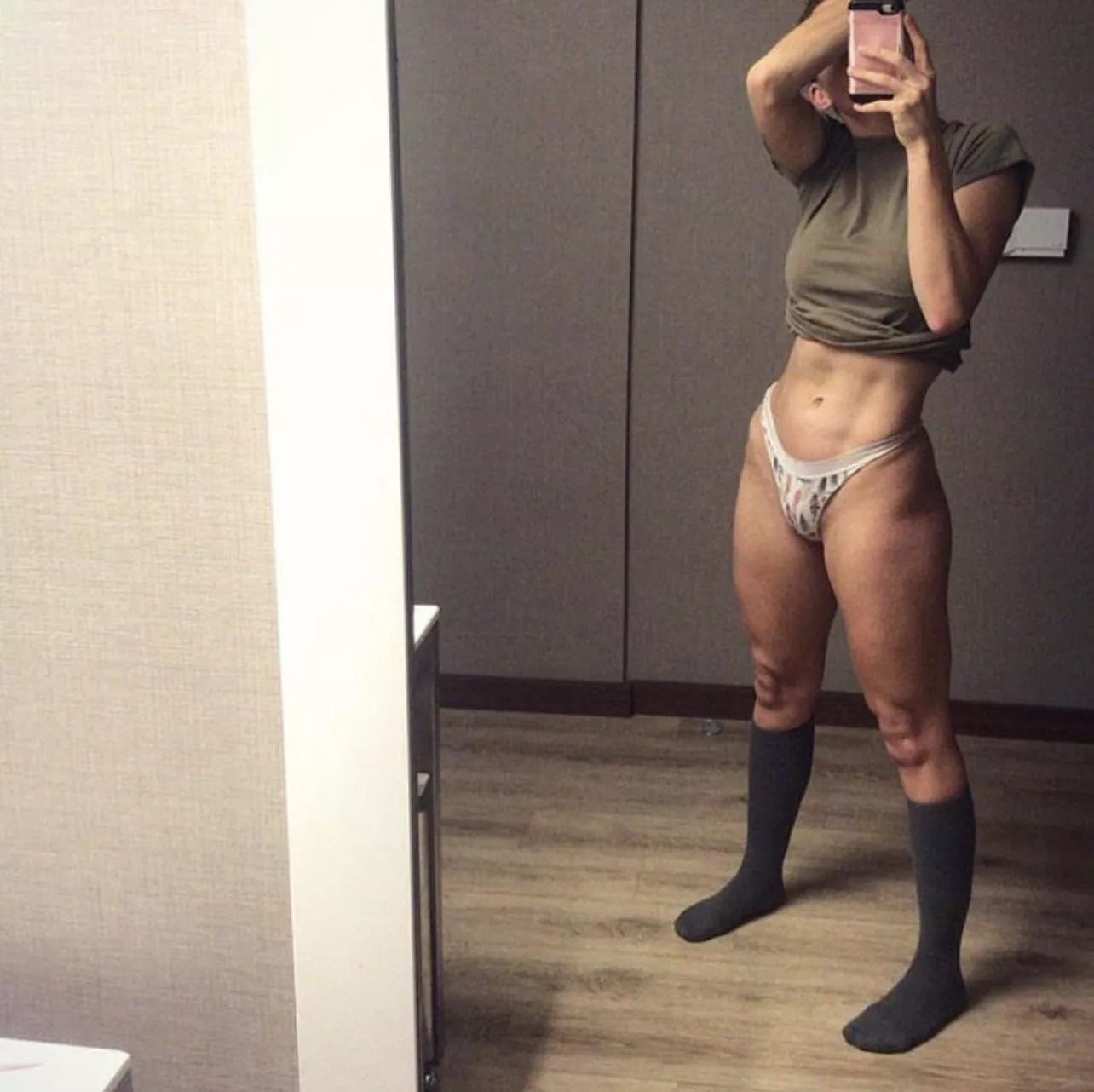 Love the way my mound looks in this pic❤️💕