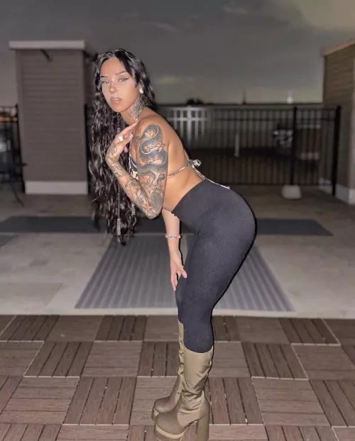 Loving a classic pair of leggings these days🎀