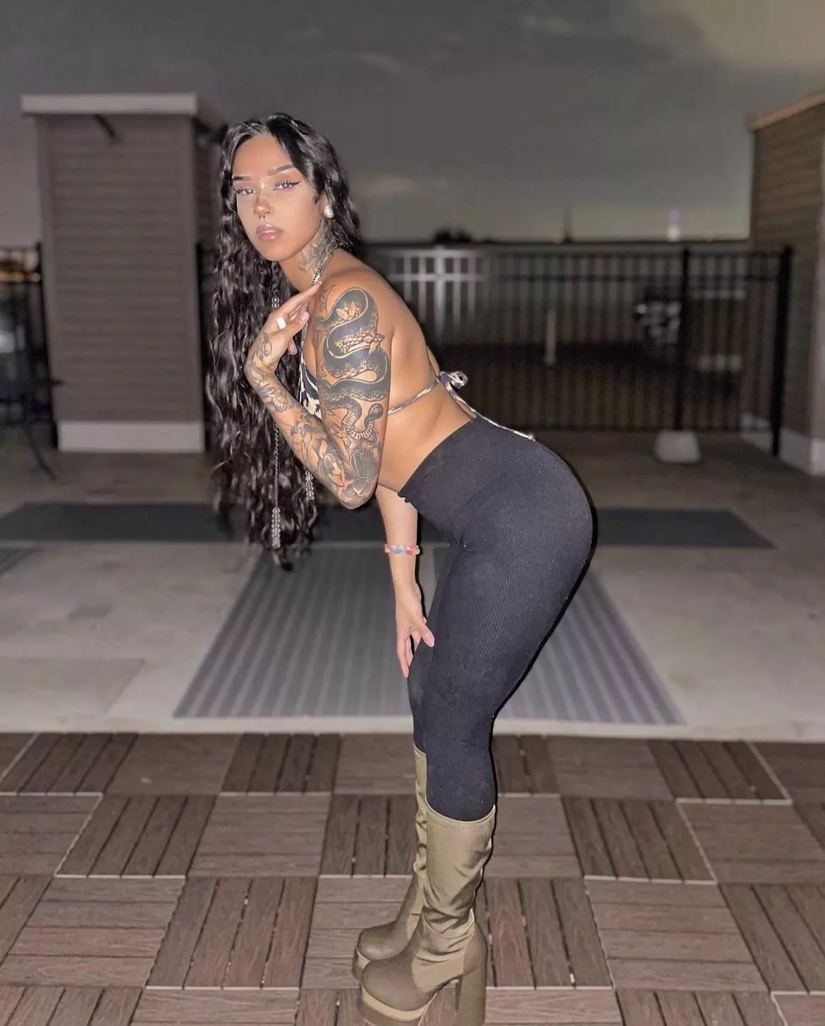 Loving a classic pair of leggings these days🎀