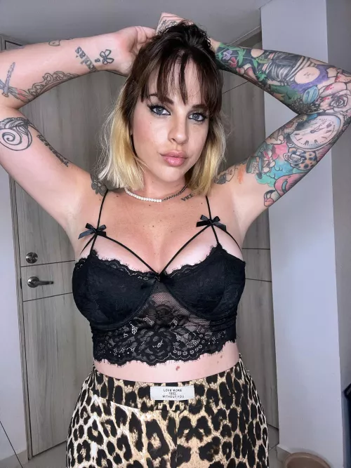 Loving this new crop top 🧡