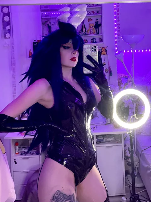 Midnight in a bunny costume (Welsh_Waifu)