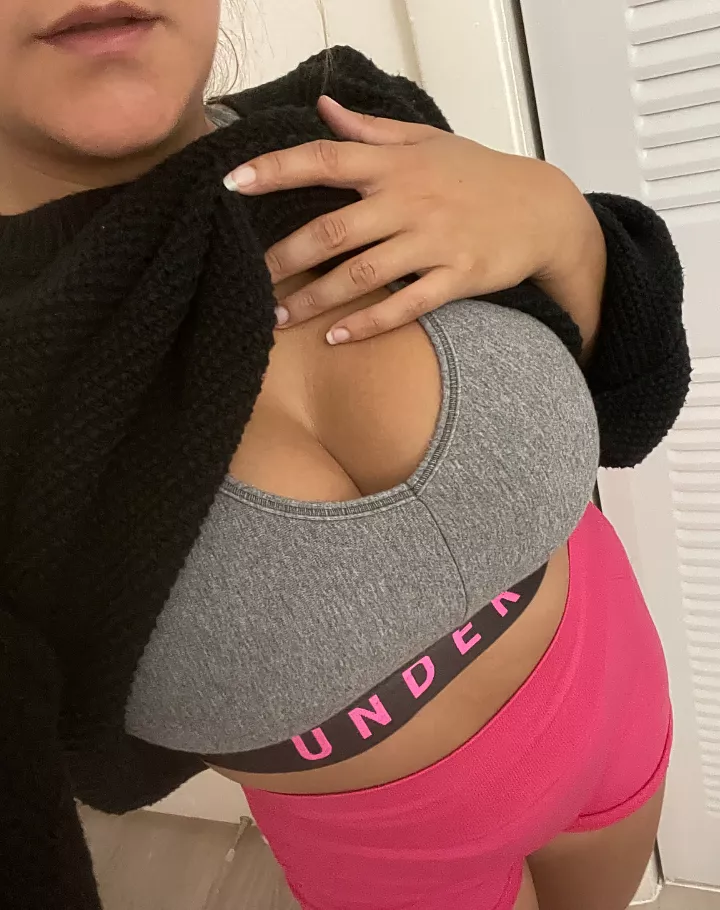 mind if I sit on your lap? 😚