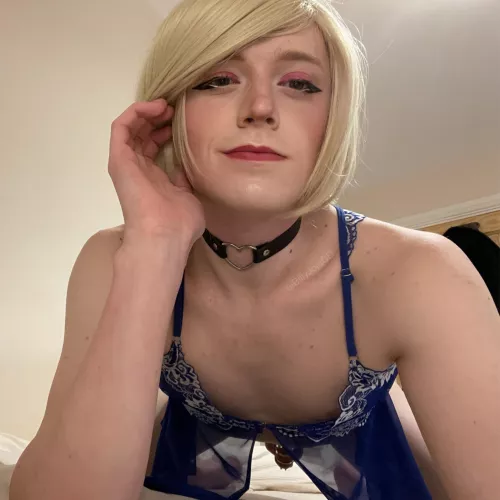 Nice dick you got there Daddy, would be a shame if a sissy worshipped it all day 😋😘