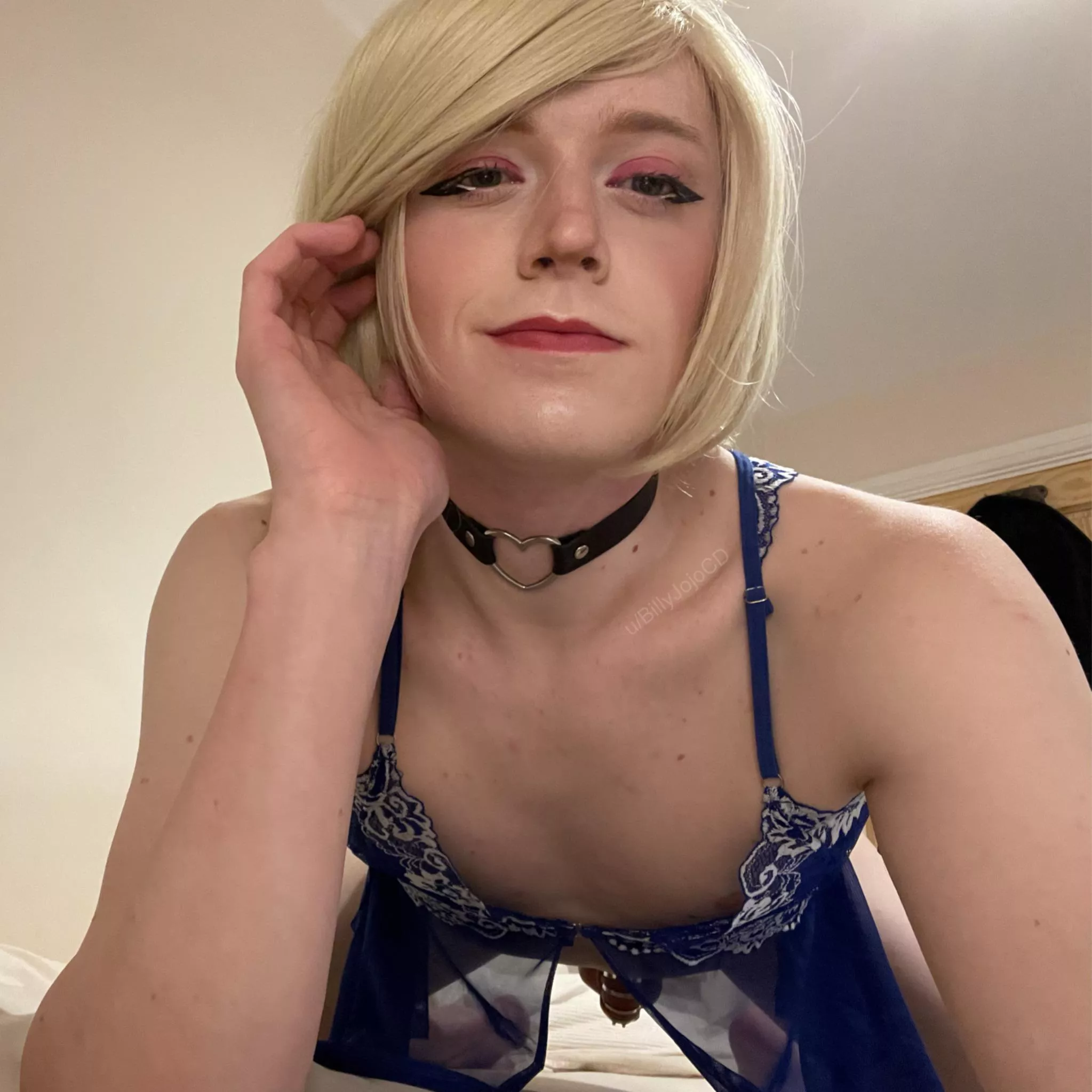 Nice dick you got there Daddy, would be a shame if a sissy worshipped it all day 😋😘