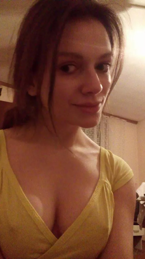 No makeup, no bra