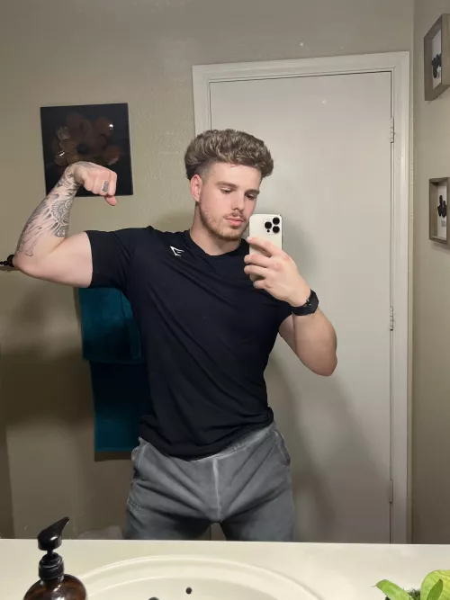 Post gym bulge pics are the best;)