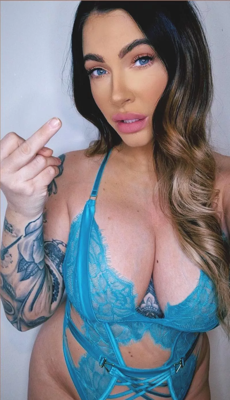 [selling] add my SC queengiantess - vid calls - customs - subscriptions - worn items -fetish content - mommydomme - sexting