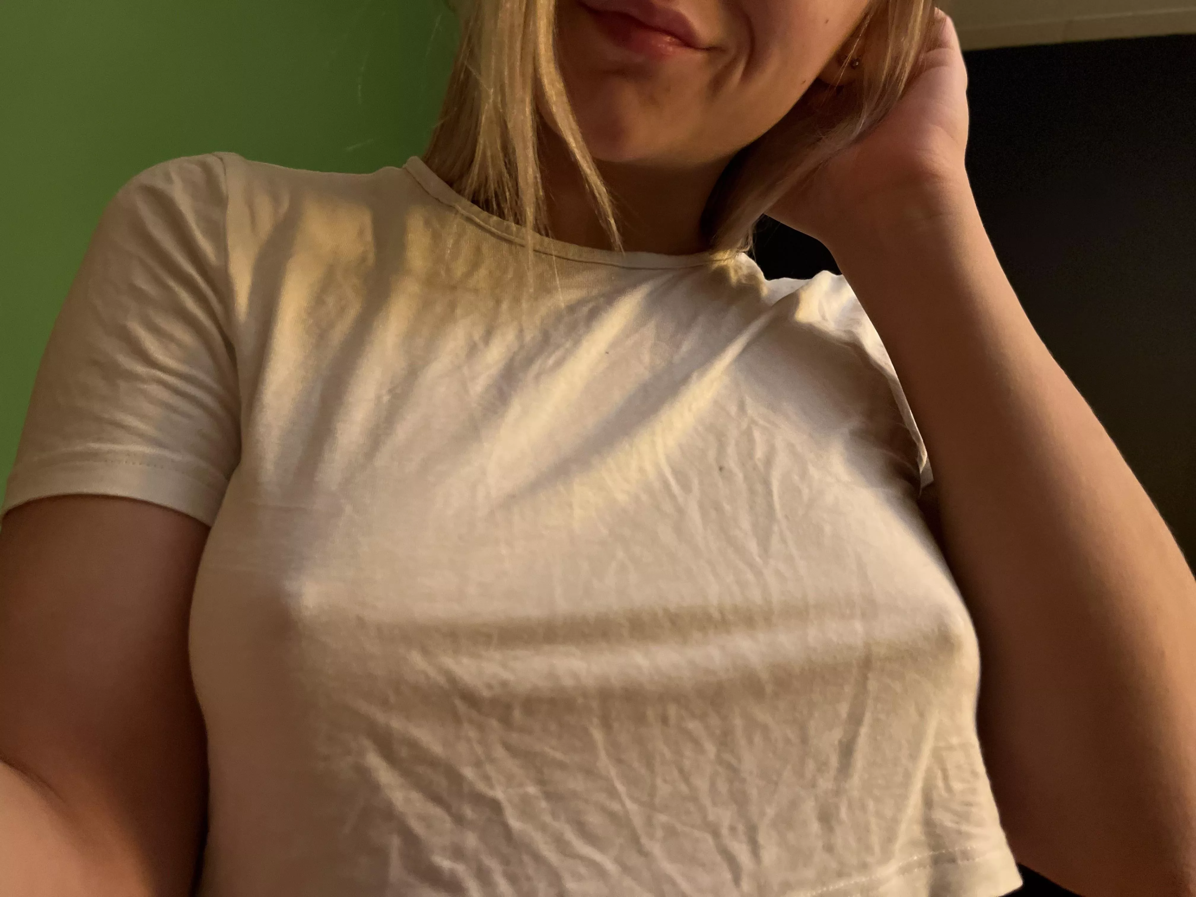 shy smile, not so shy nipples 😝