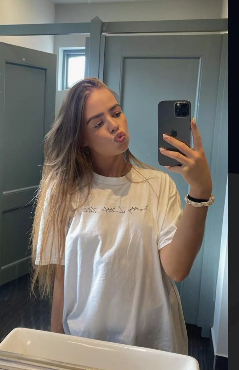 Sophie. Always in a bikini on her Insta 😉