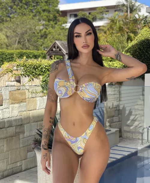 Stunning bimbo in bikini