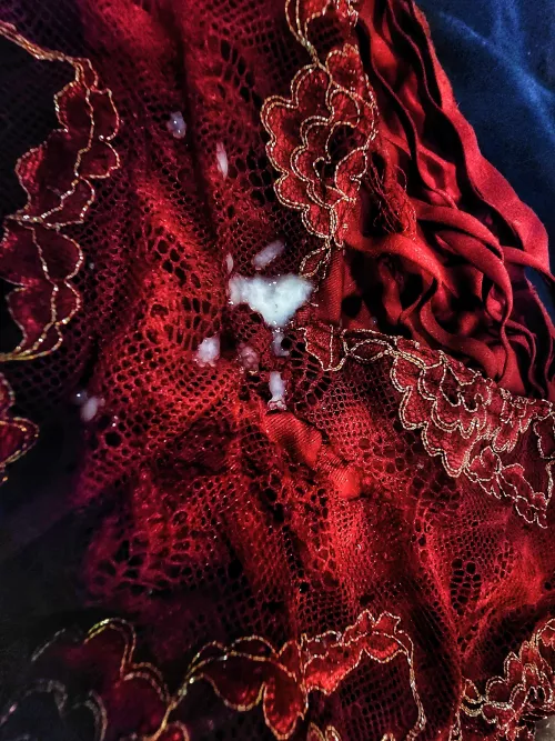 Was away for a few days and hubby sent me this, always thought it was way more artistic than cum on my panties has any right to be 😂😍