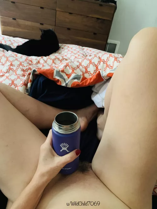 Who’s ready for coffee in bed… with a side of pussy(cat)? 😝